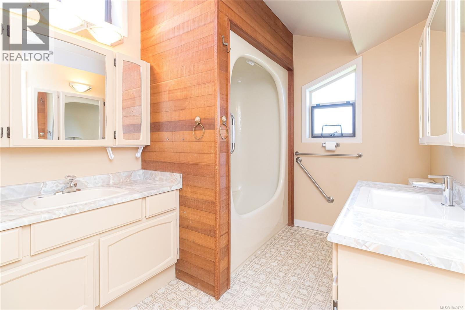 2604 Penrhyn St, Saanich