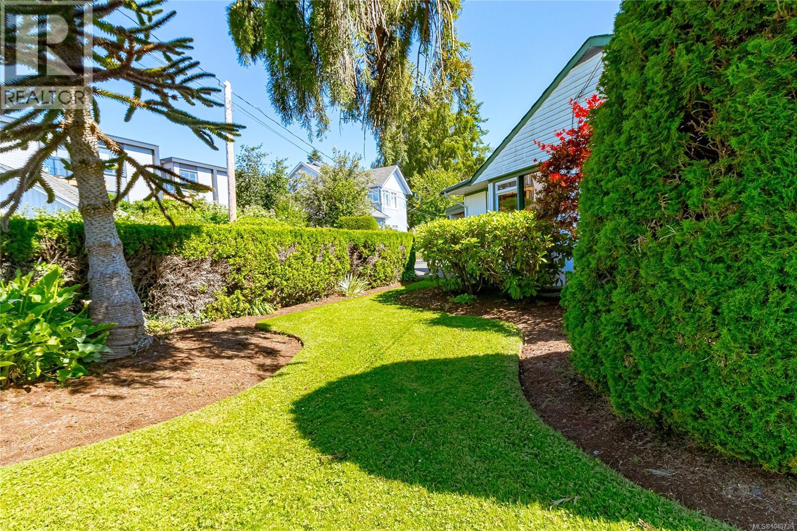 2604 Penrhyn St, Saanich
