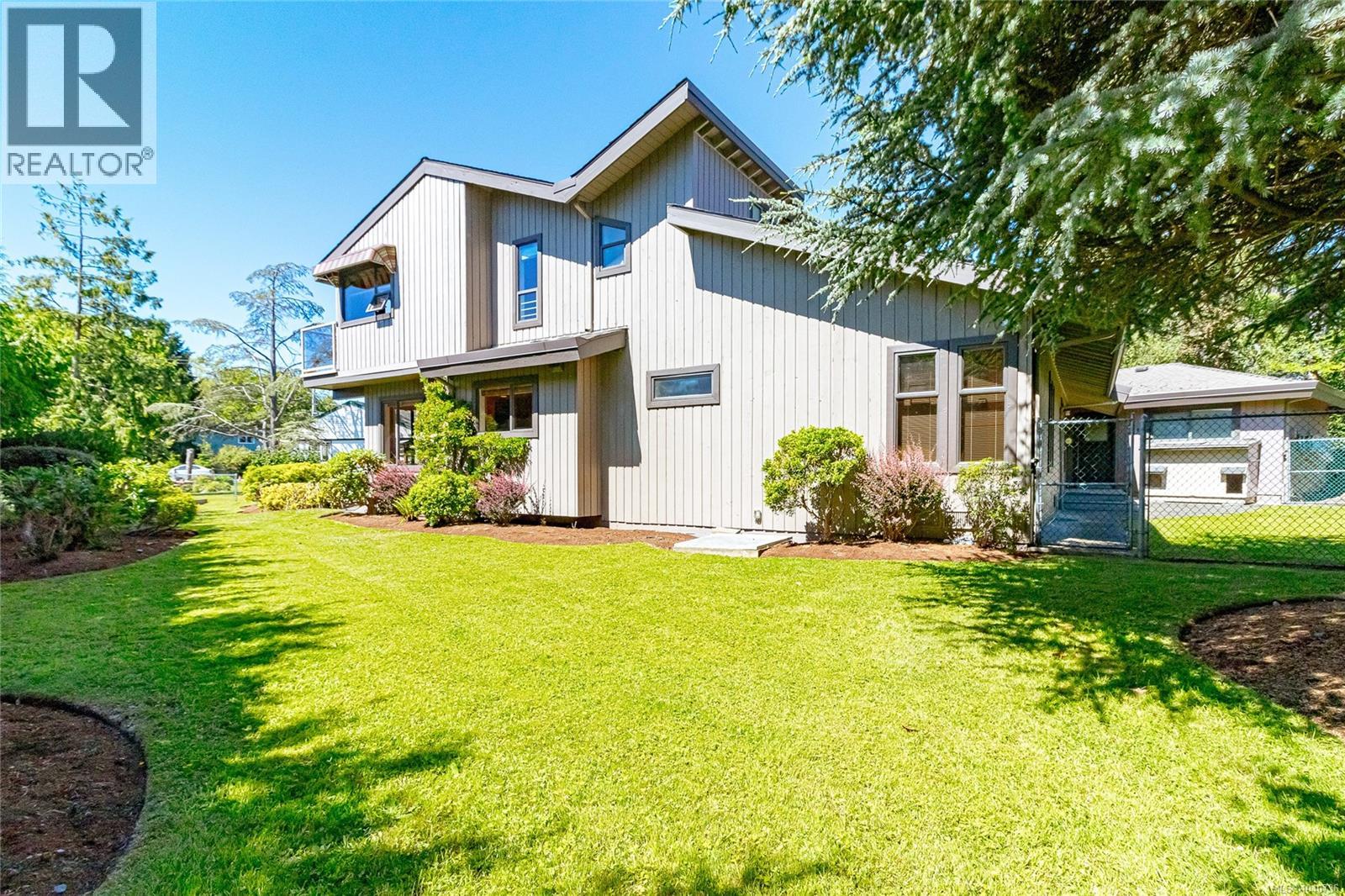 2604 Penrhyn St, Saanich