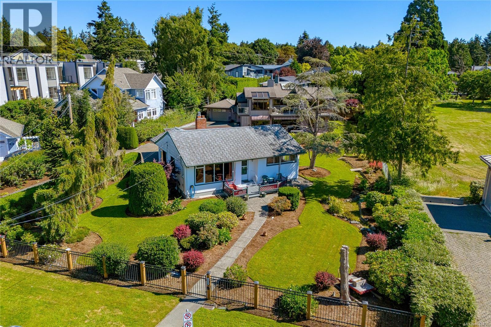 2604 Penrhyn St, Saanich