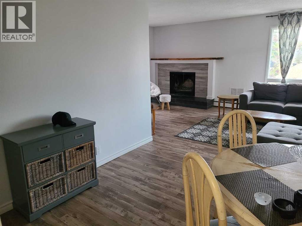 #302 2611 15A Street SW - 30