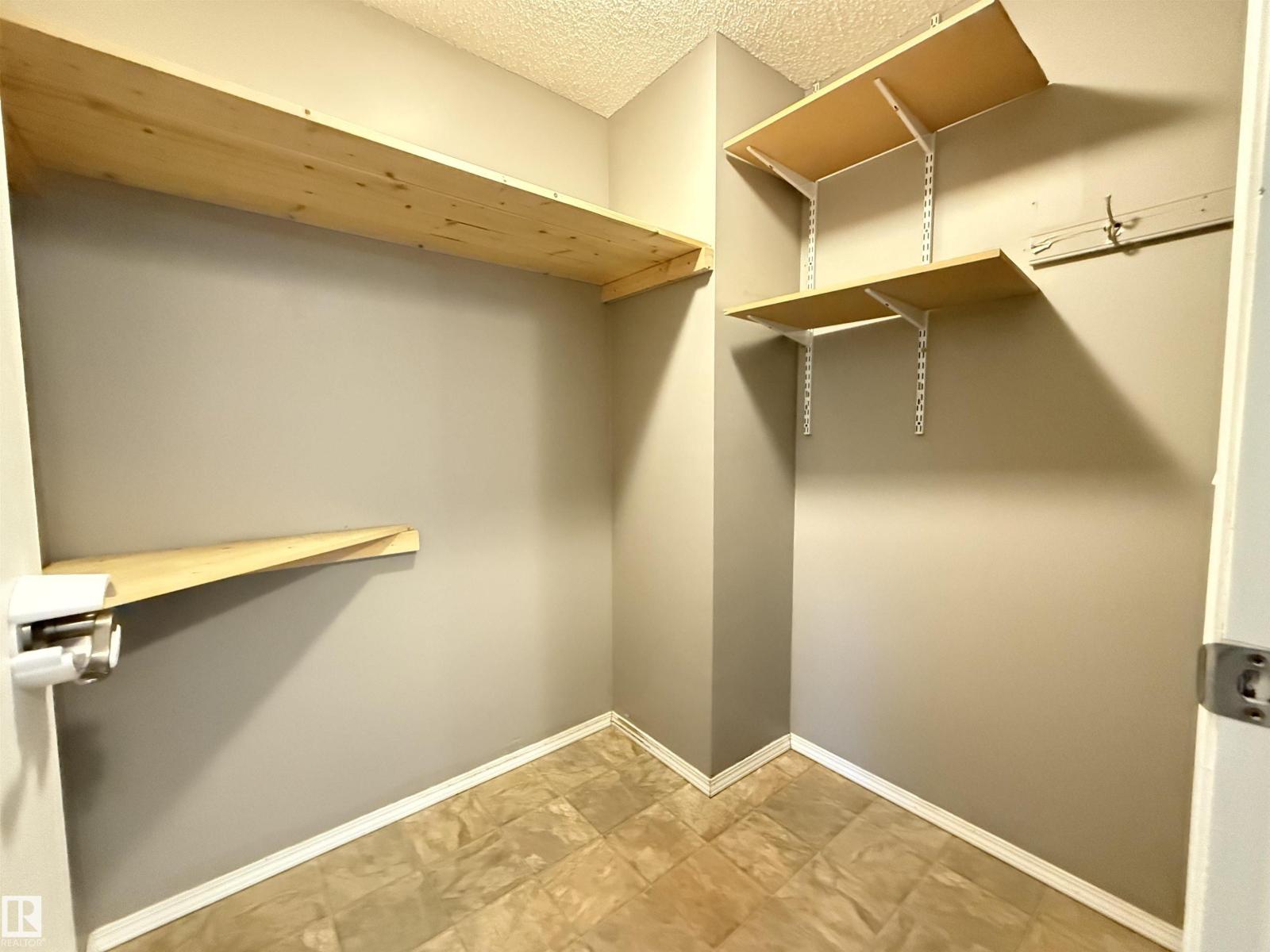 8704 102 AV NW — photo 16