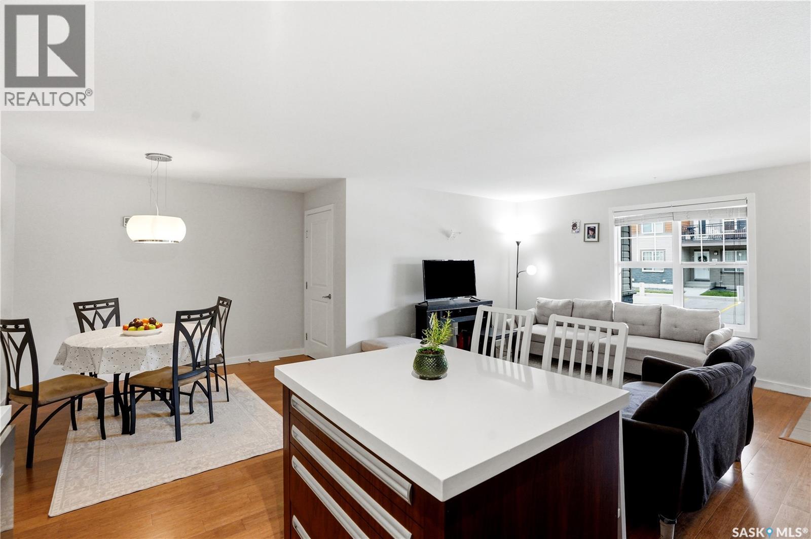 407 1015 Patrick CRESCENT — photo 11