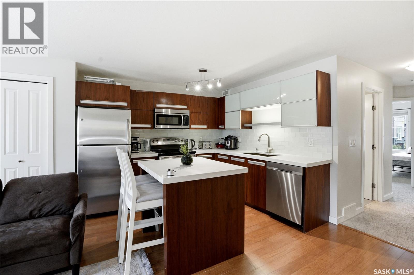 407 1015 Patrick CRESCENT — photo 9