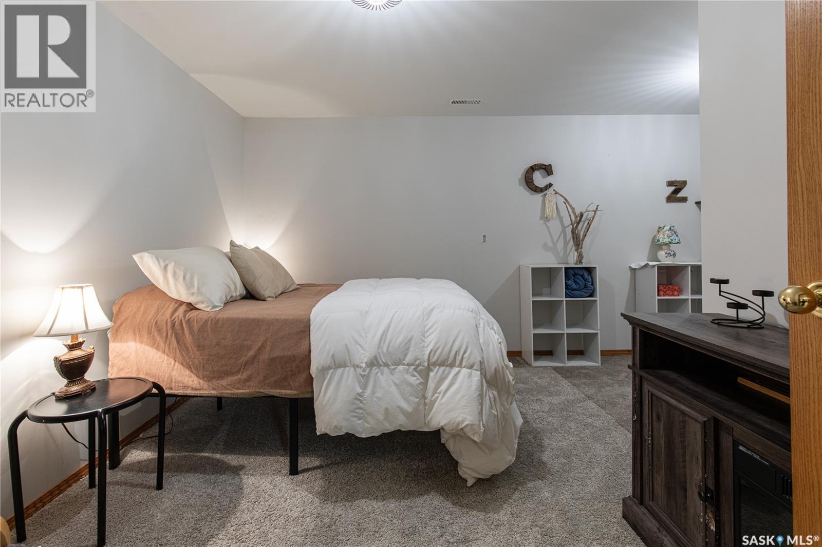 21 Thorn CRESCENT - 50