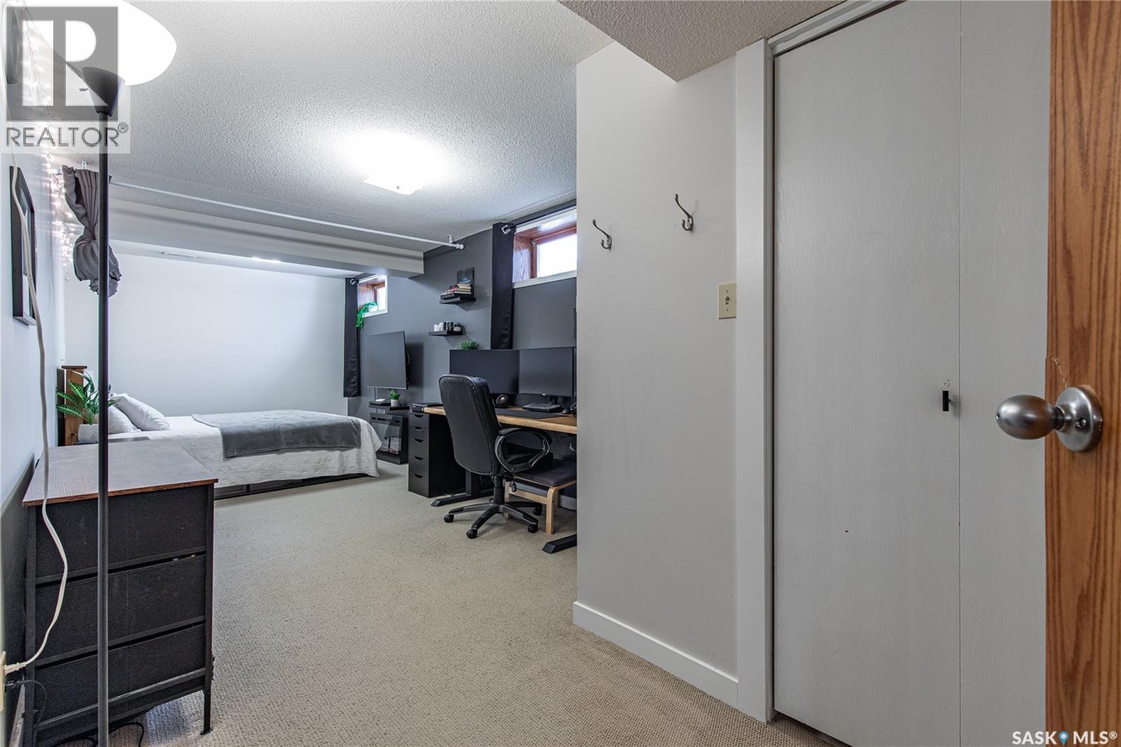21 Thorn CRESCENT - 56