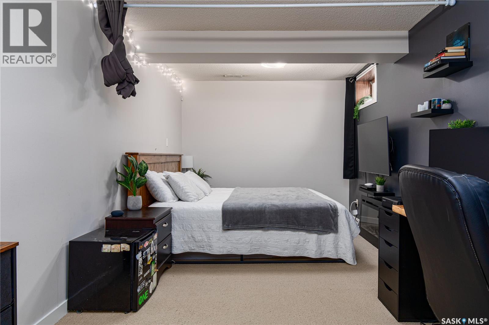 21 Thorn CRESCENT - 57