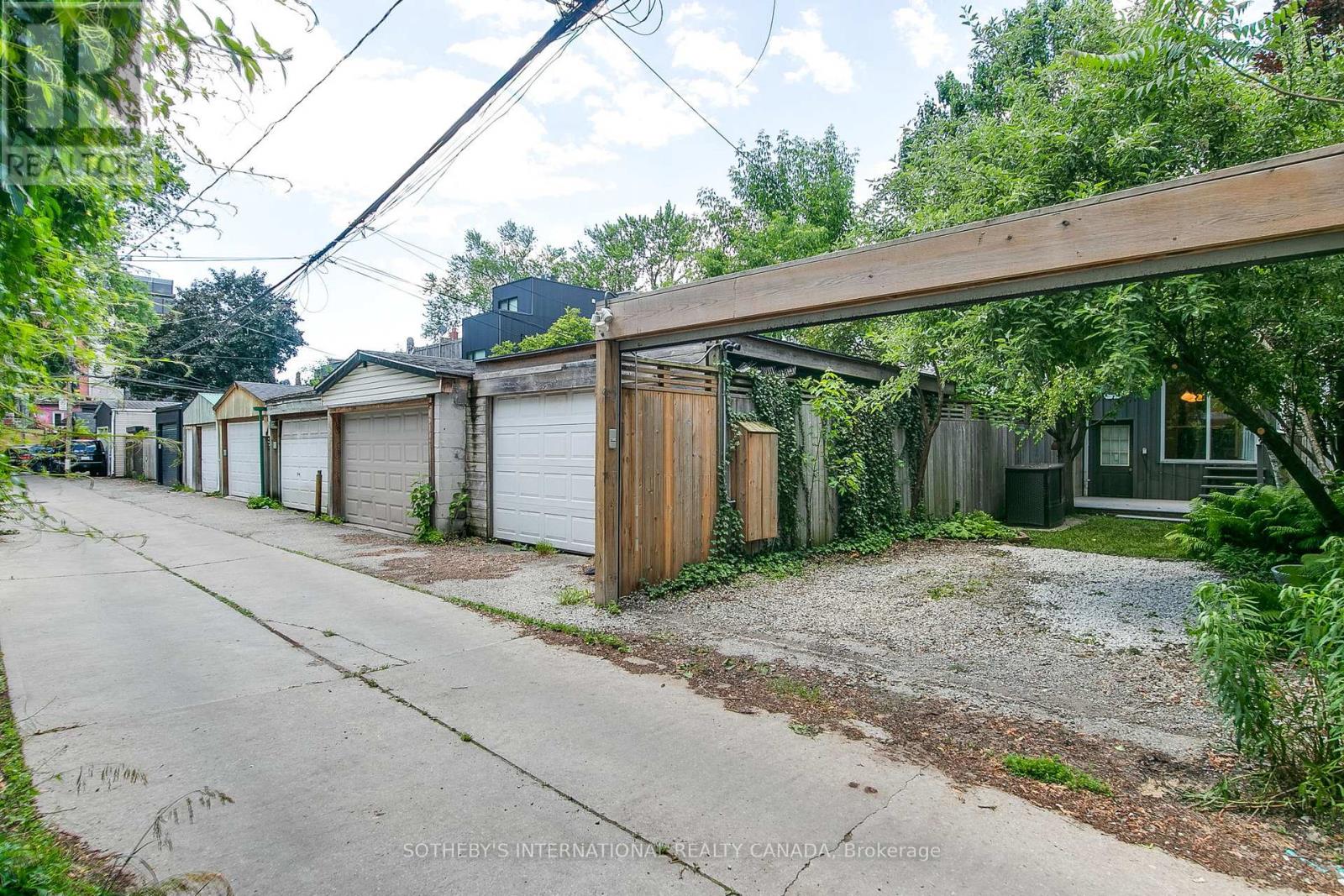 221 BOOTH AVENUE - 41