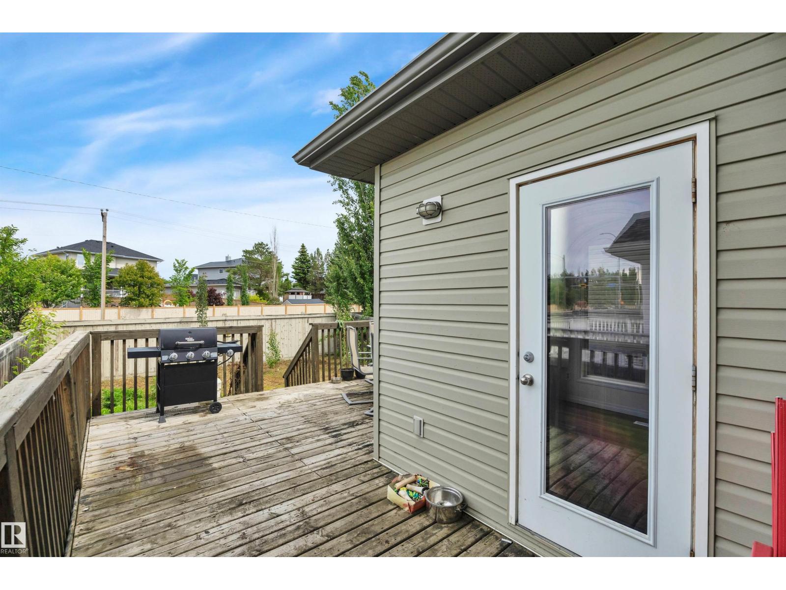 43 SUTHERLAND ST — photo 35