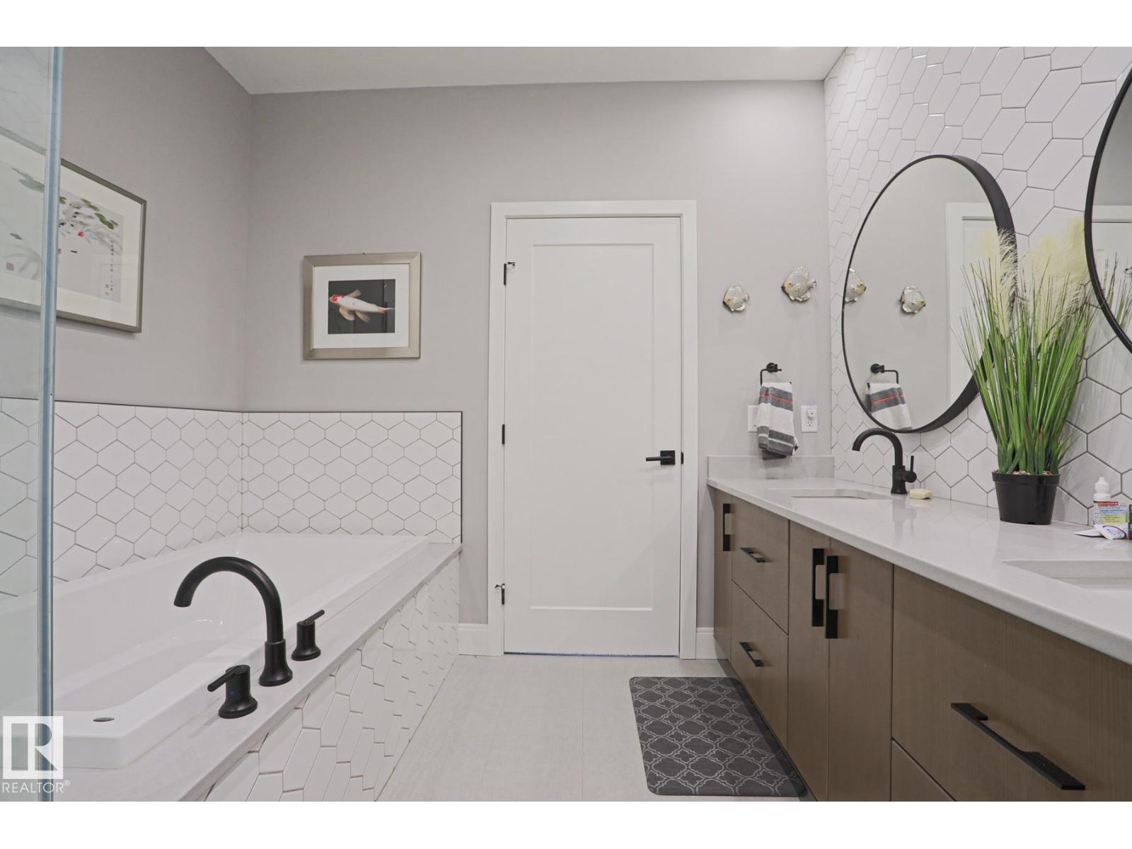 #211 7463 MAY CM NW - 28