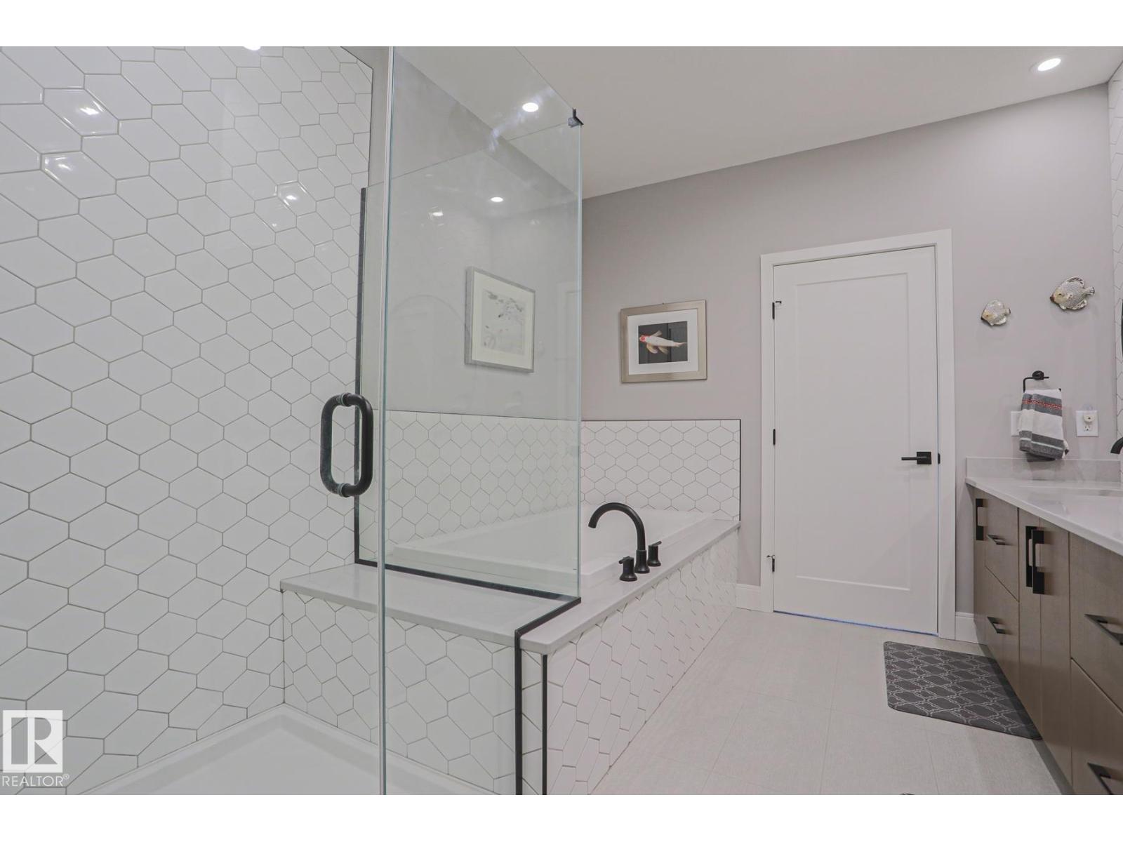 #211 7463 MAY CM NW - 29