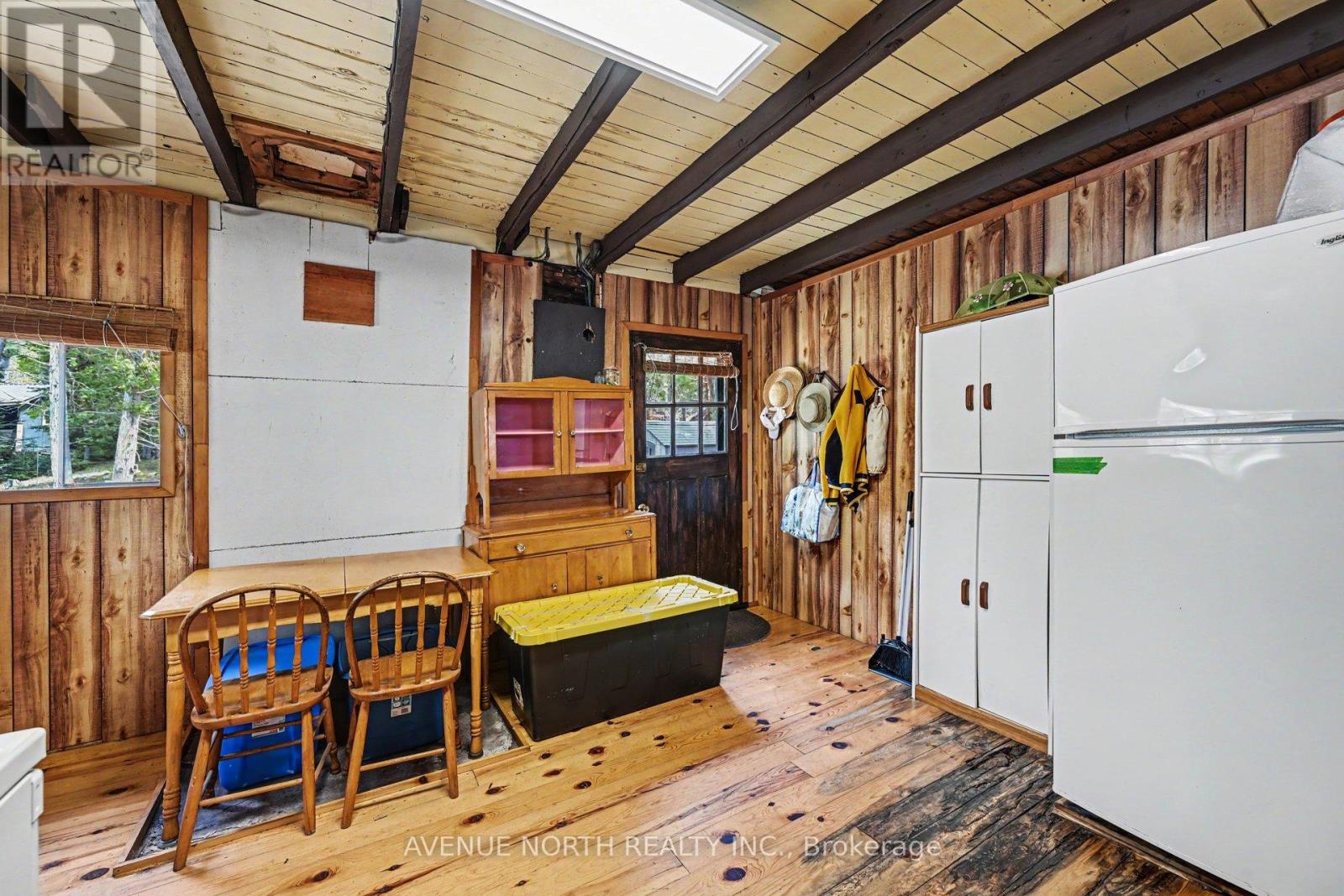 366 HOLLY LANE - 11