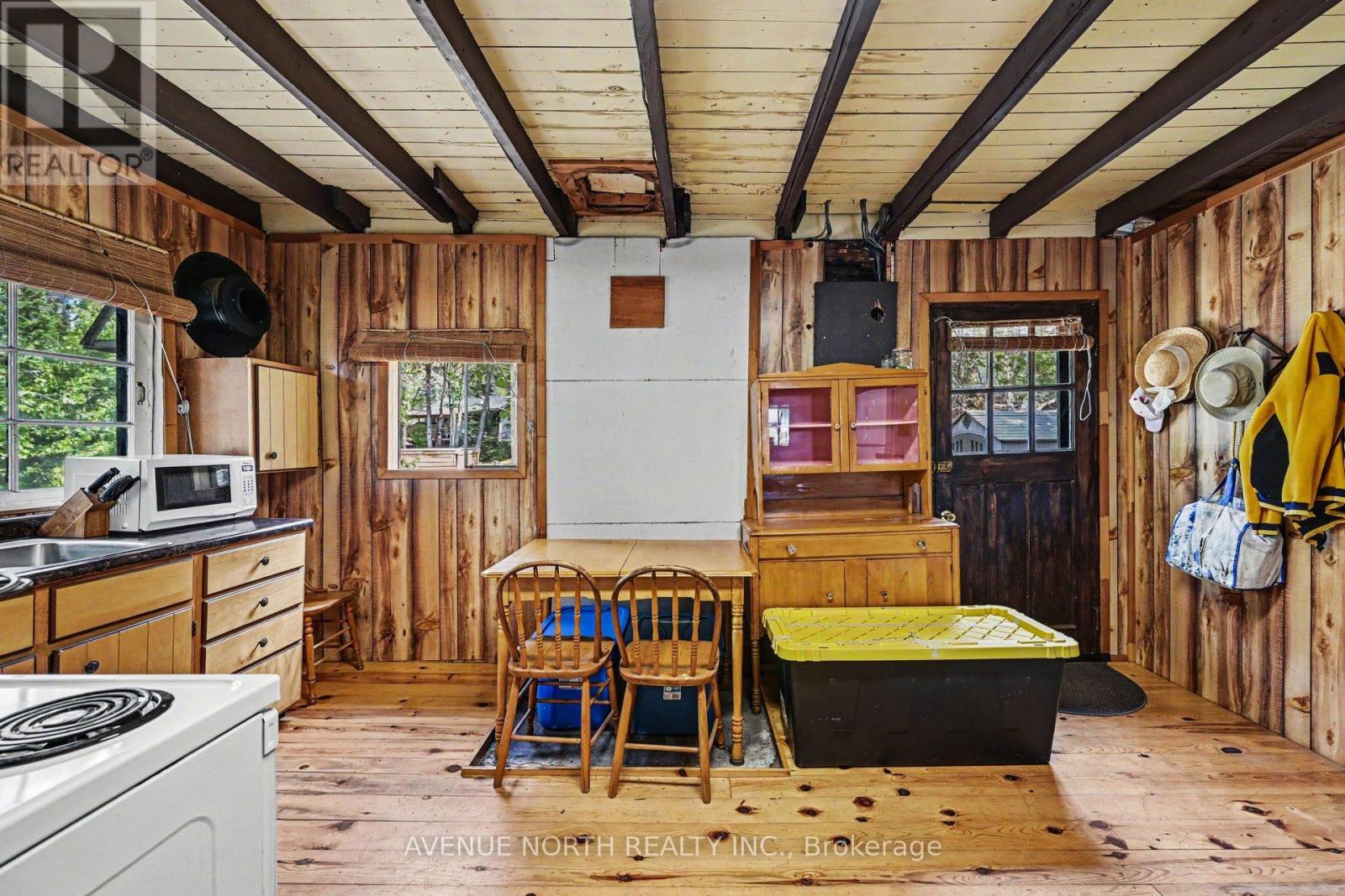 366 HOLLY LANE - 12