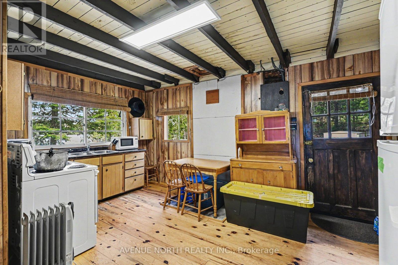 366 HOLLY LANE - 13
