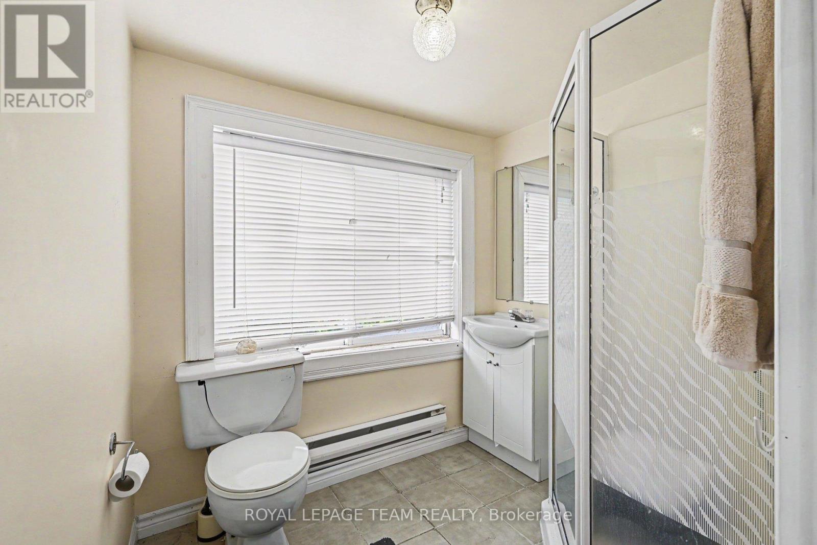 Studio for Rent in Ottawa – 2 MOHNS AVENUE, Ottawa – By Peter Sagos - Image 13