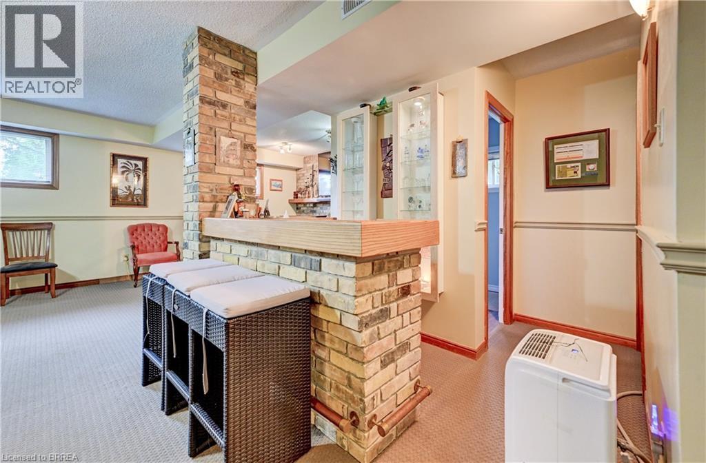 180 BALMORAL Drive - 27