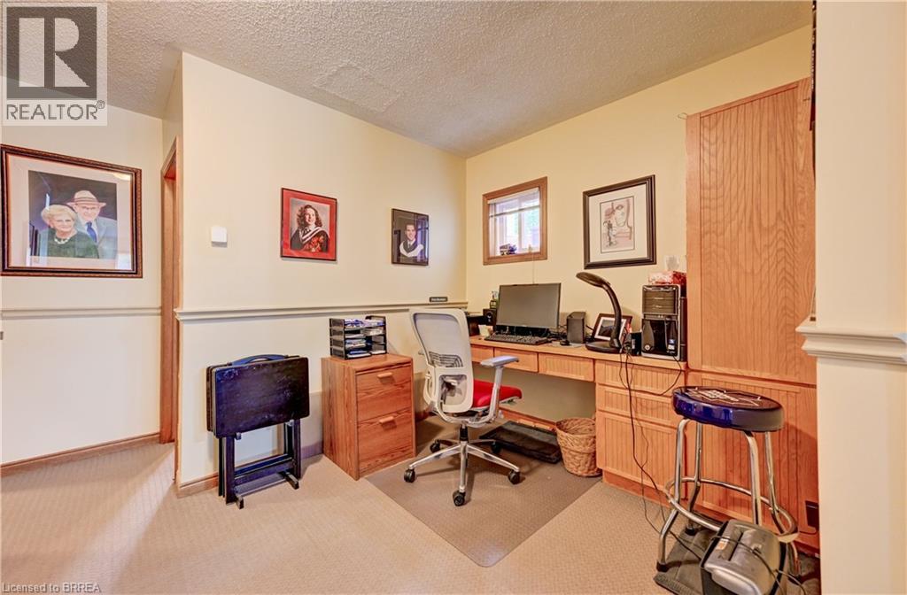 180 BALMORAL Drive - 31