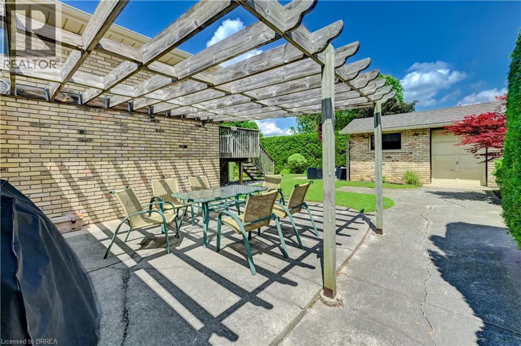 180 BALMORAL Drive - 34
