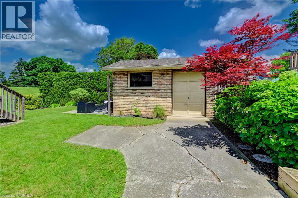180 BALMORAL Drive - 37