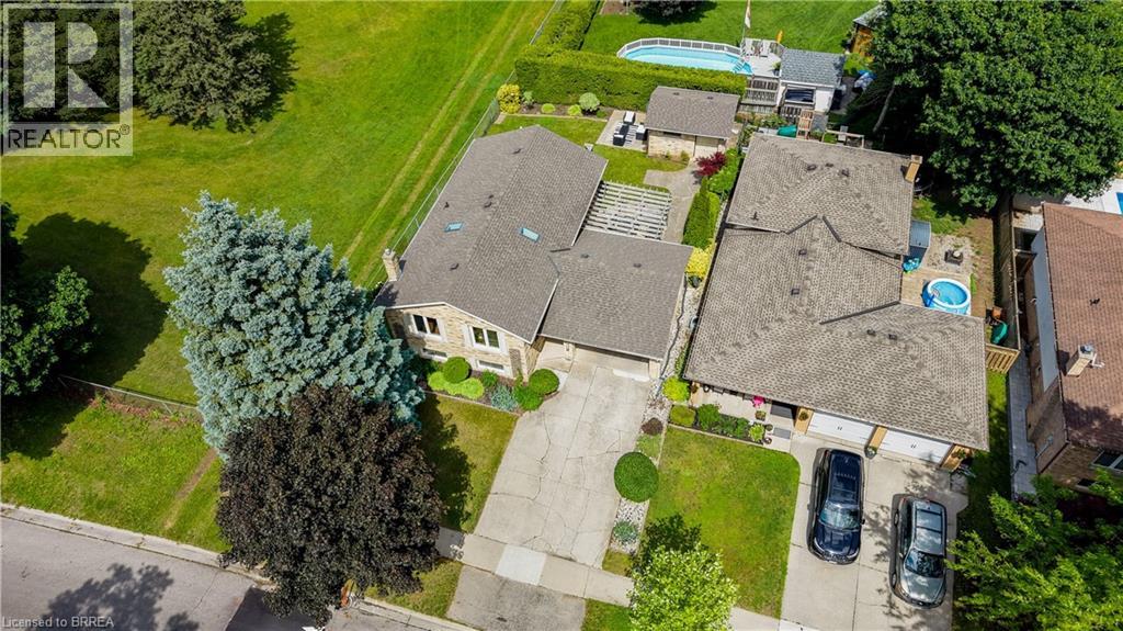 180 BALMORAL Drive - 40
