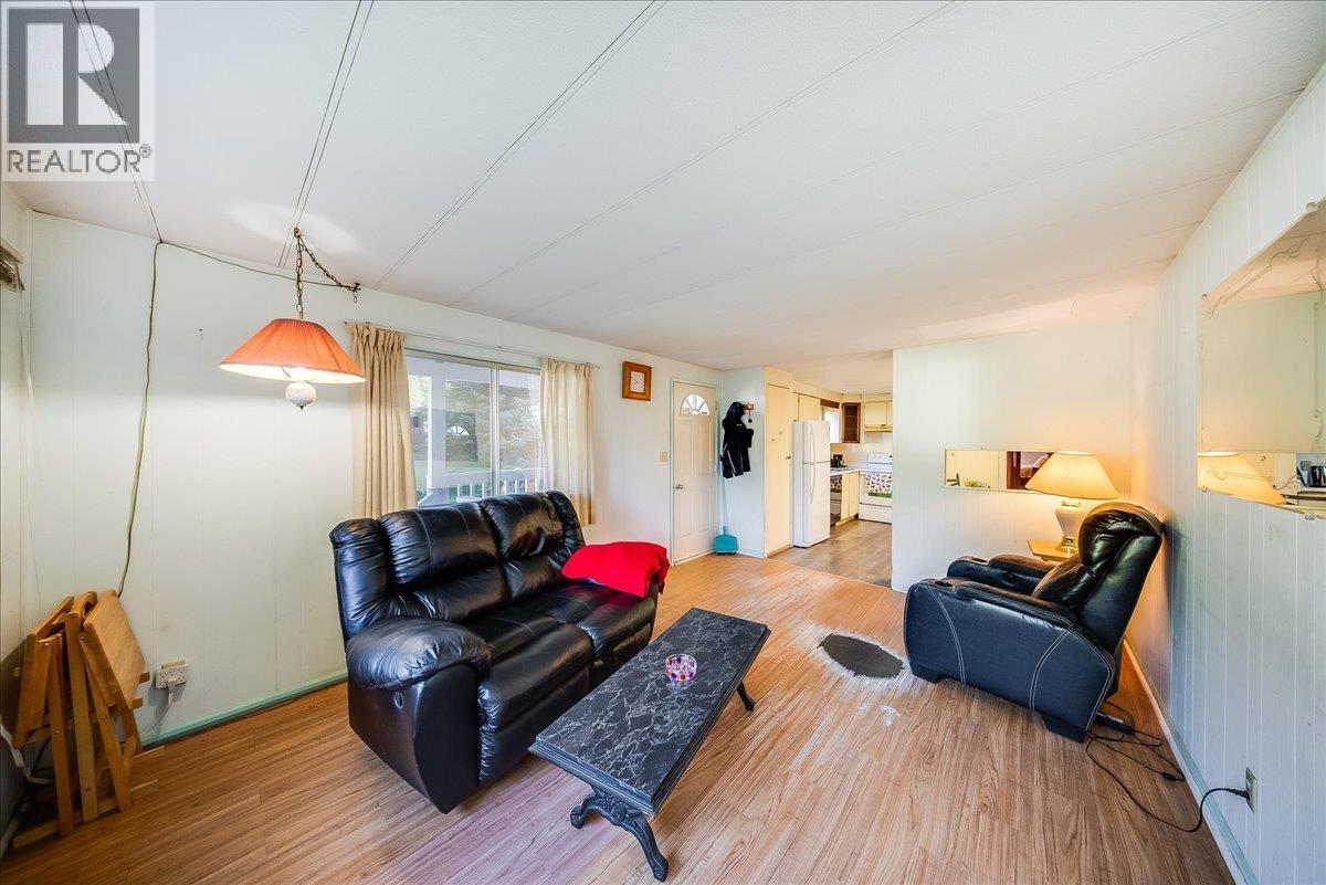 30 Davis Avenue - 10