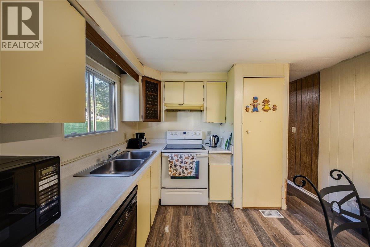 30 Davis Avenue - 12