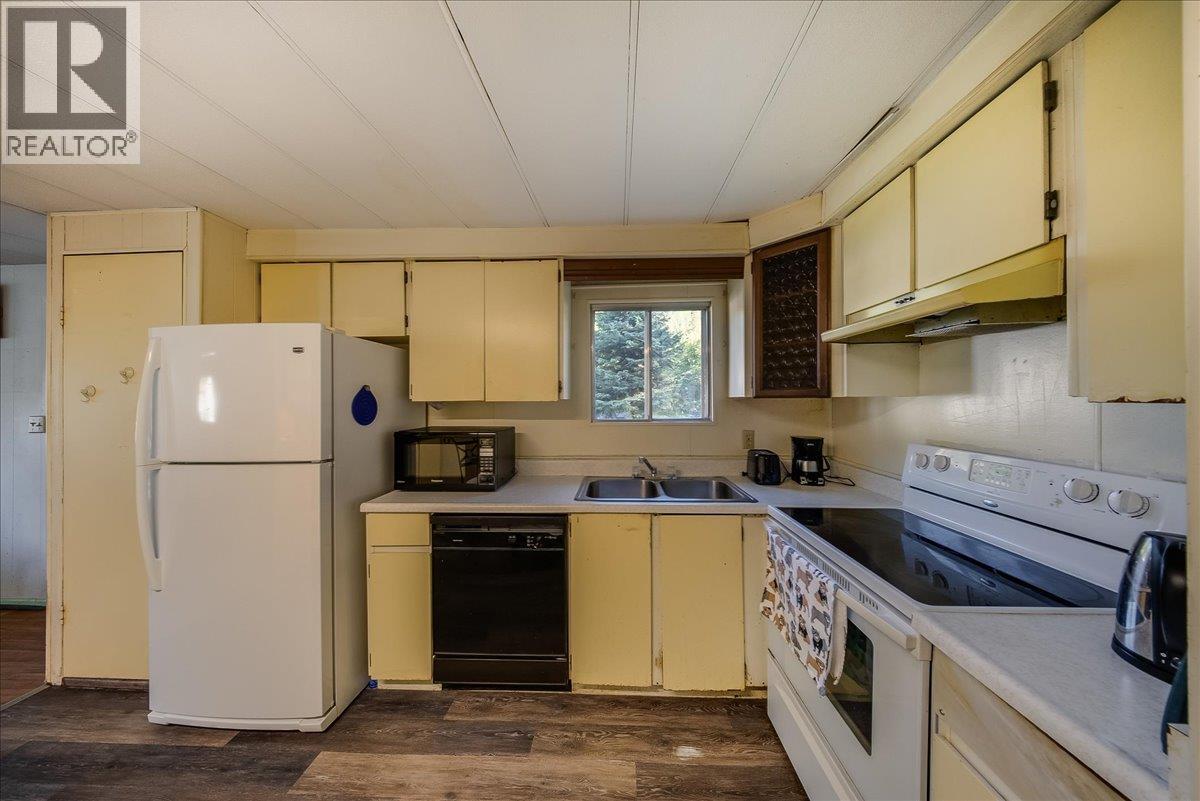 30 Davis Avenue - 13