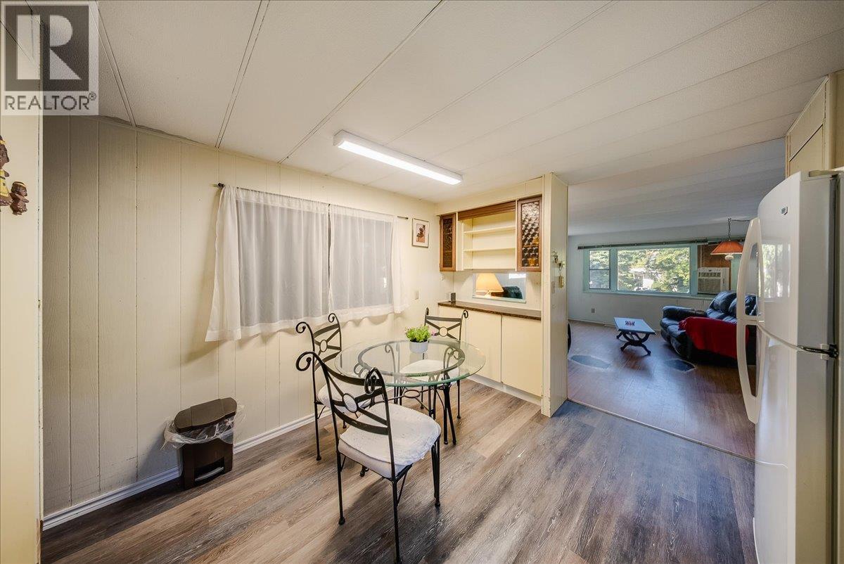 30 Davis Avenue - 14