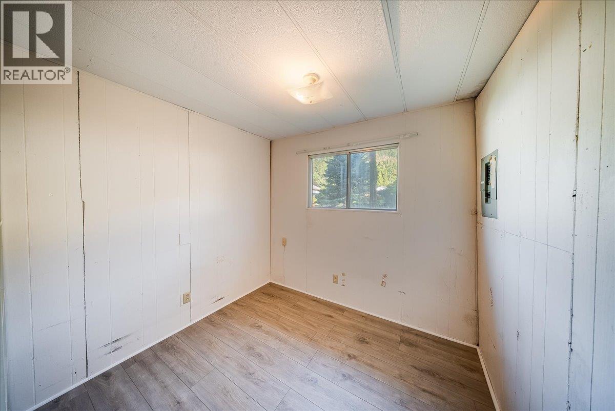 30 Davis Avenue - 17