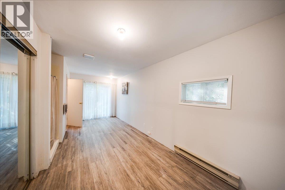 30 Davis Avenue - 24