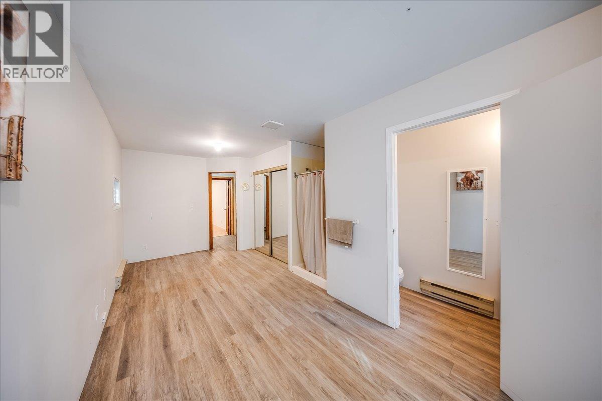 30 Davis Avenue - 25