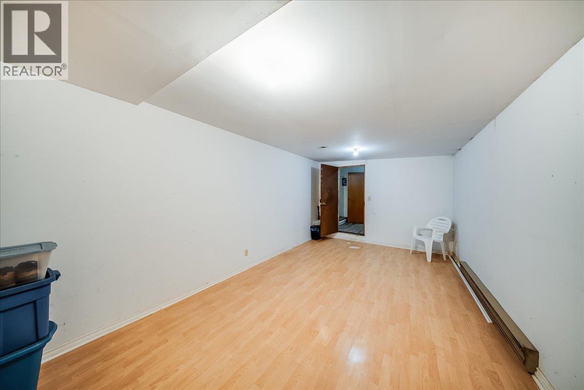 30 Davis Avenue - 31
