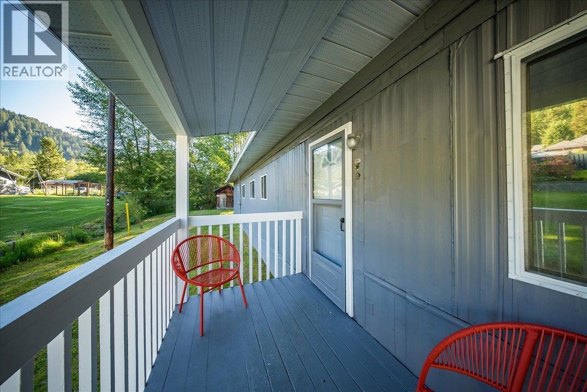 30 Davis Avenue - 4