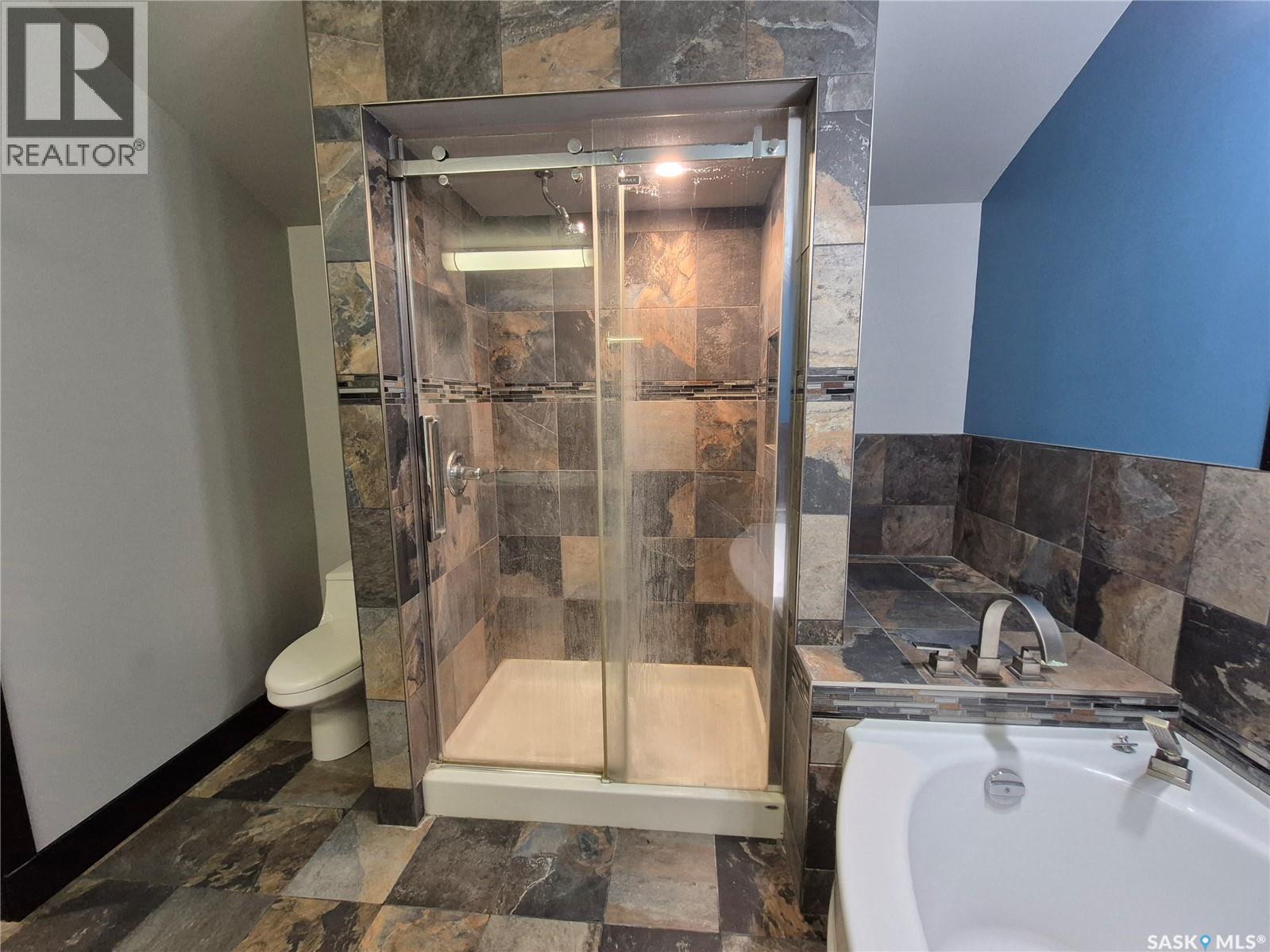 826 Chaplin STREET E - 22