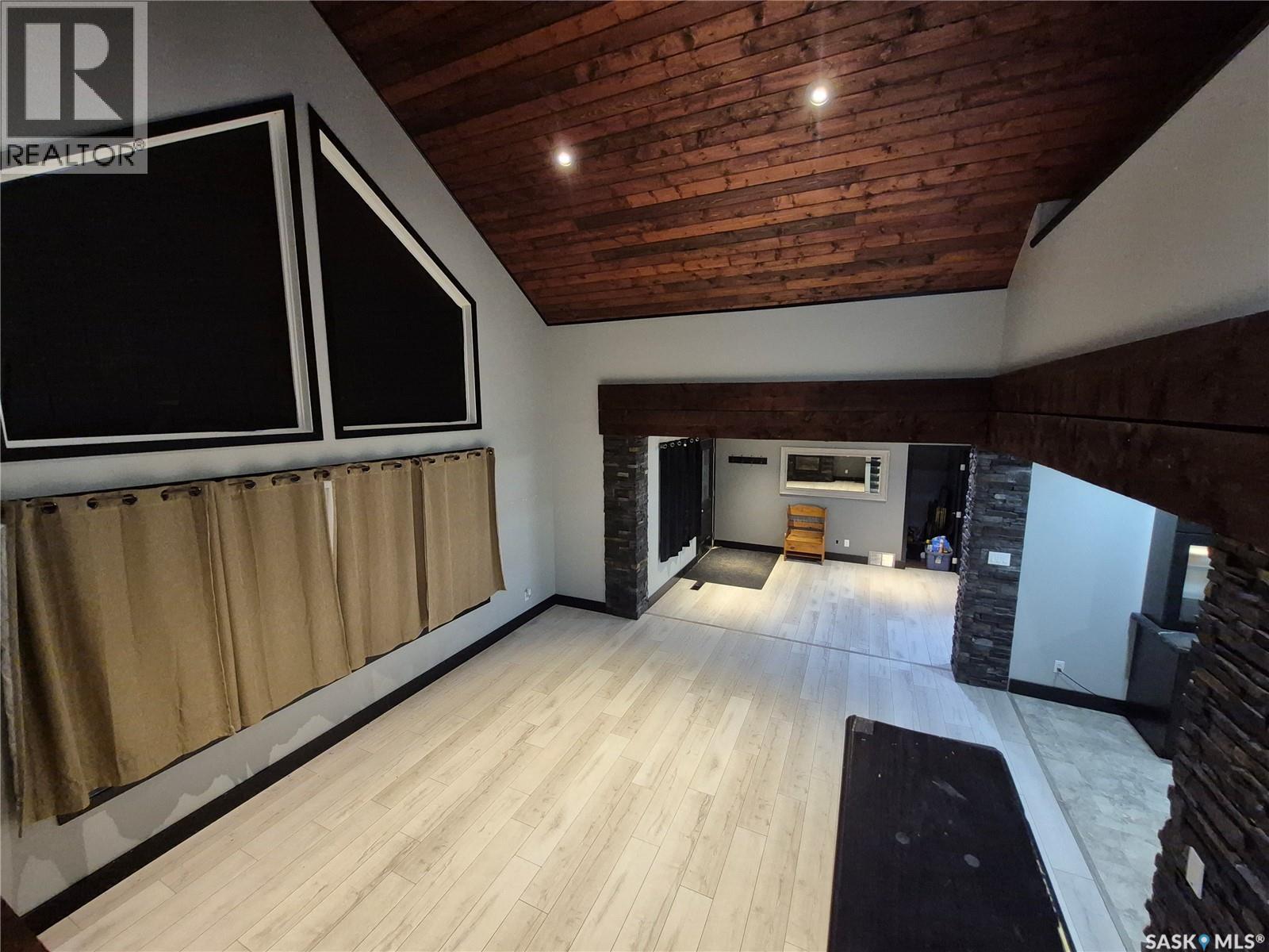 826 Chaplin STREET E - 24