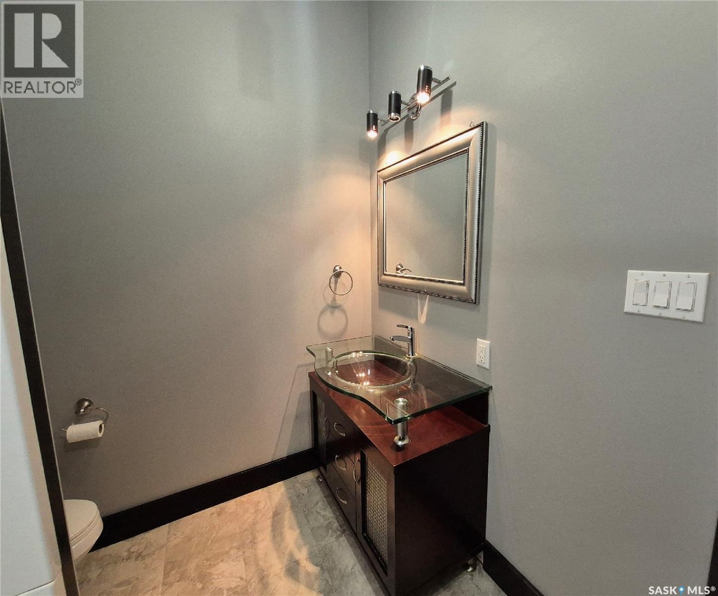 826 Chaplin STREET E - 16
