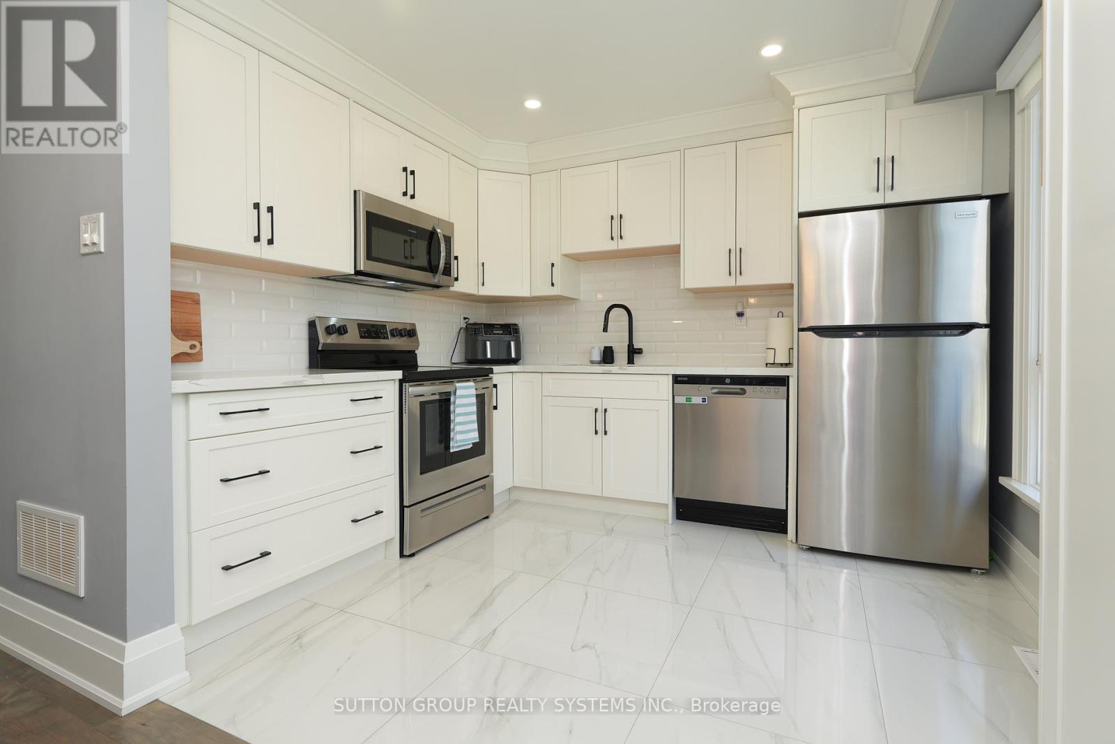 70 COURTLEIGH SQUARE - 1