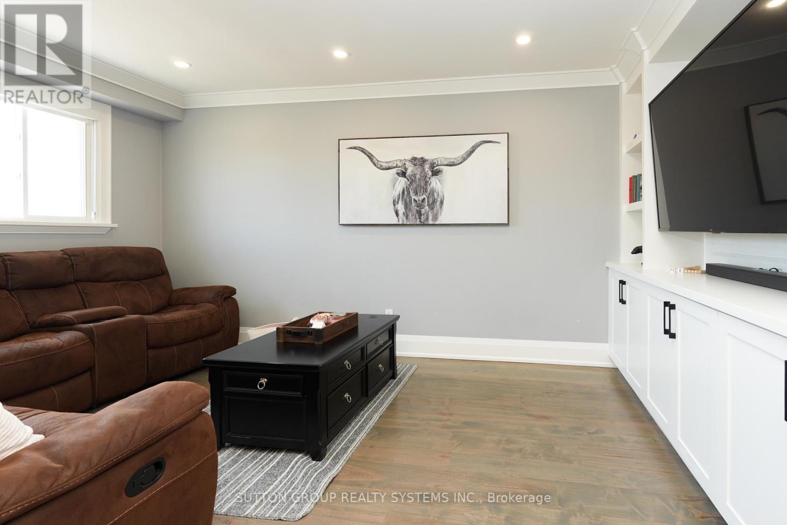 70 COURTLEIGH SQUARE - 12