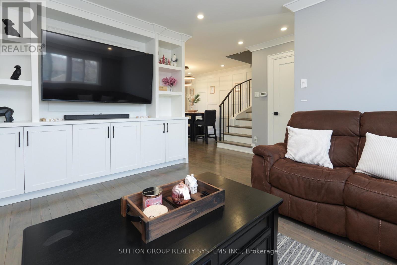 70 COURTLEIGH SQUARE - 15
