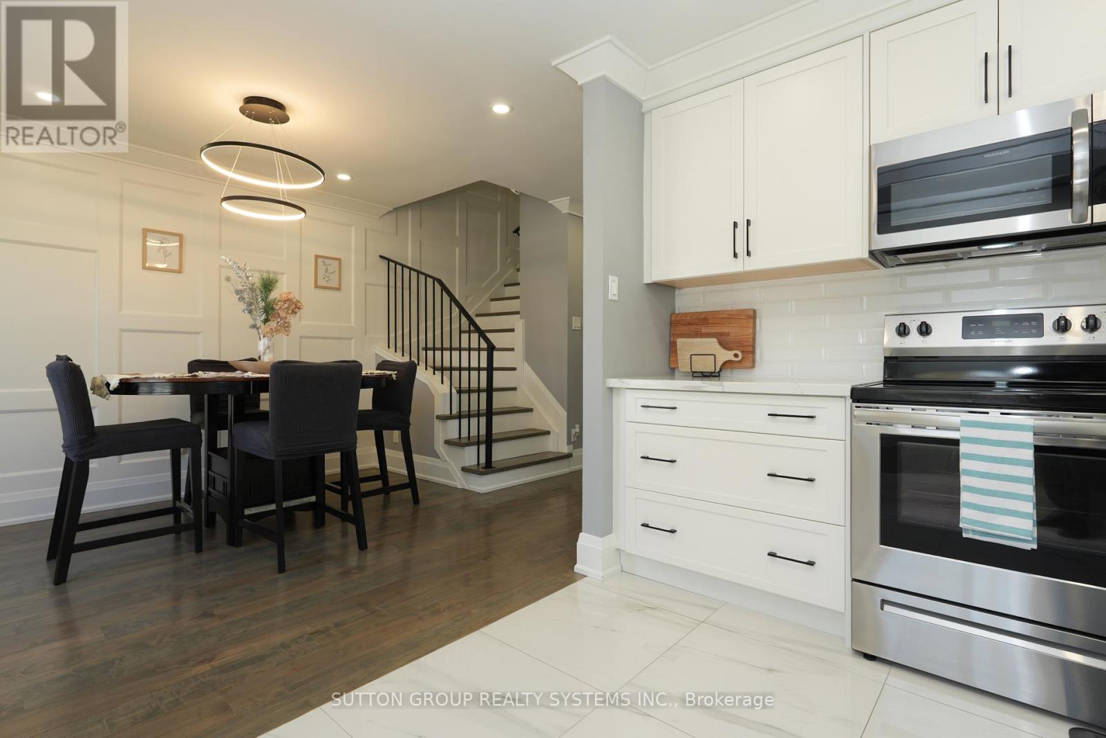 70 COURTLEIGH SQUARE - 16