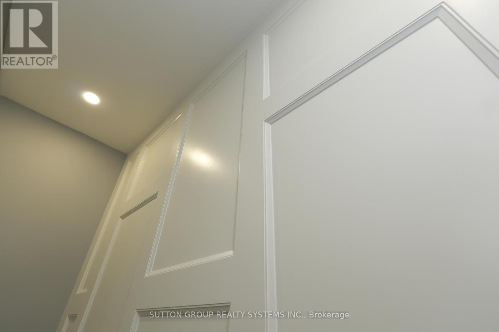 70 COURTLEIGH SQUARE - 17