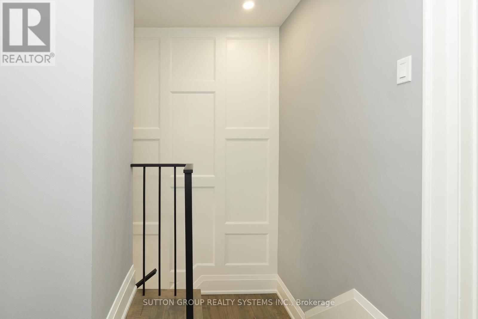 70 COURTLEIGH SQUARE - 18