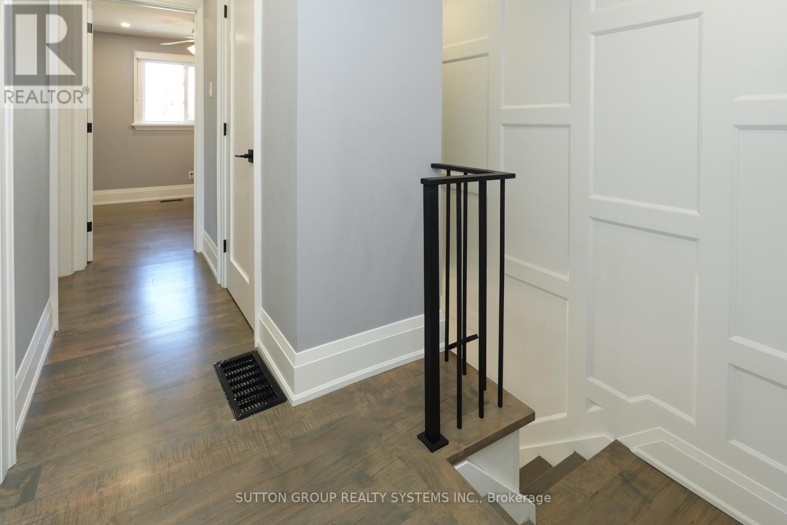 70 COURTLEIGH SQUARE - 19