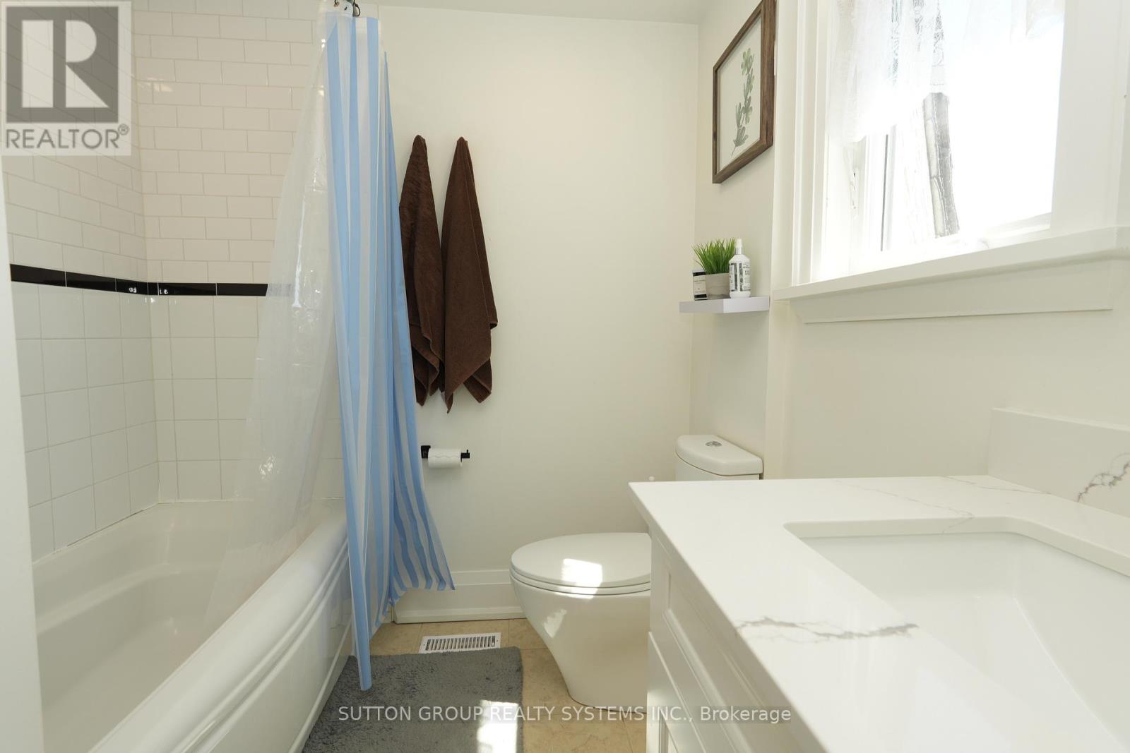 70 COURTLEIGH SQUARE - 23