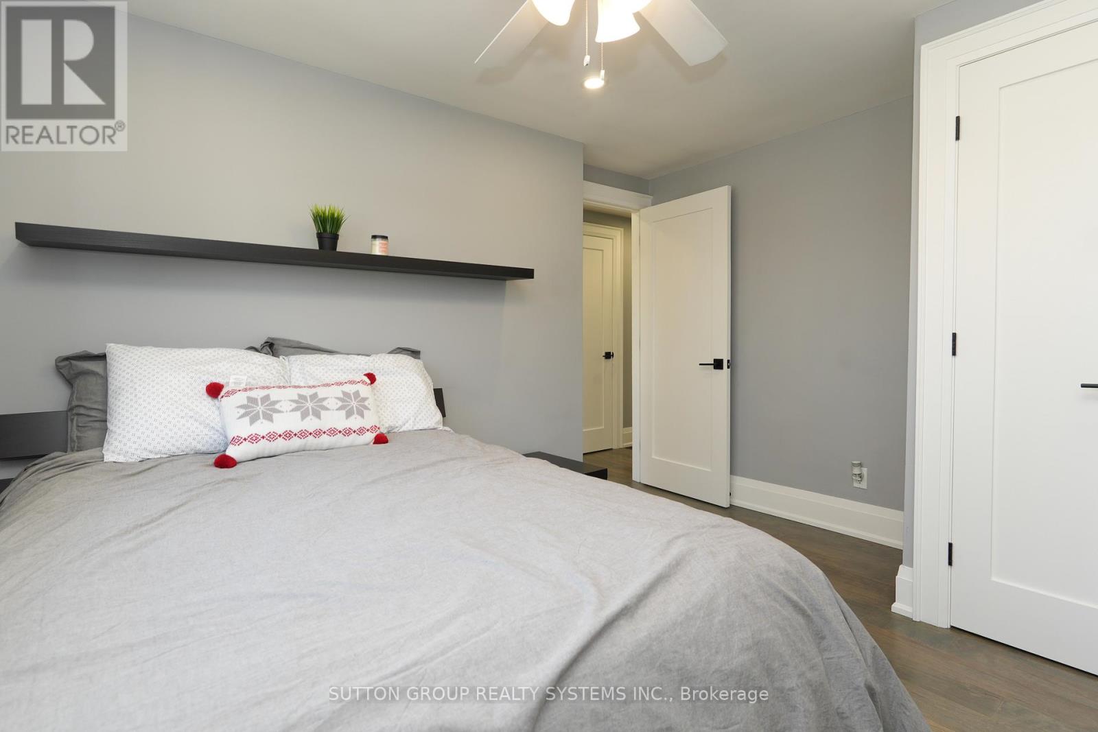 70 COURTLEIGH SQUARE - 27