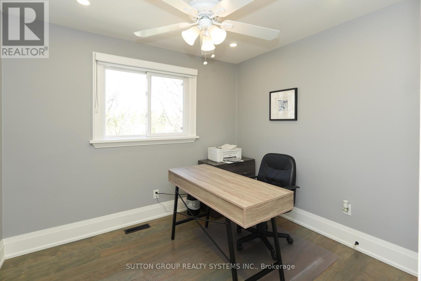 70 COURTLEIGH SQUARE - 28