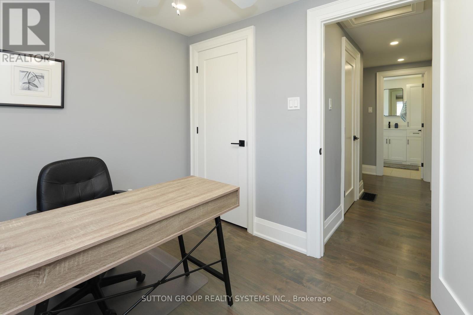 70 COURTLEIGH SQUARE - 29