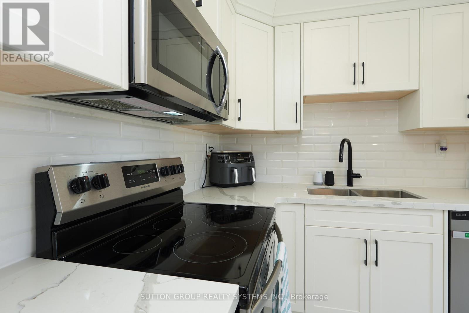 70 COURTLEIGH SQUARE - 3