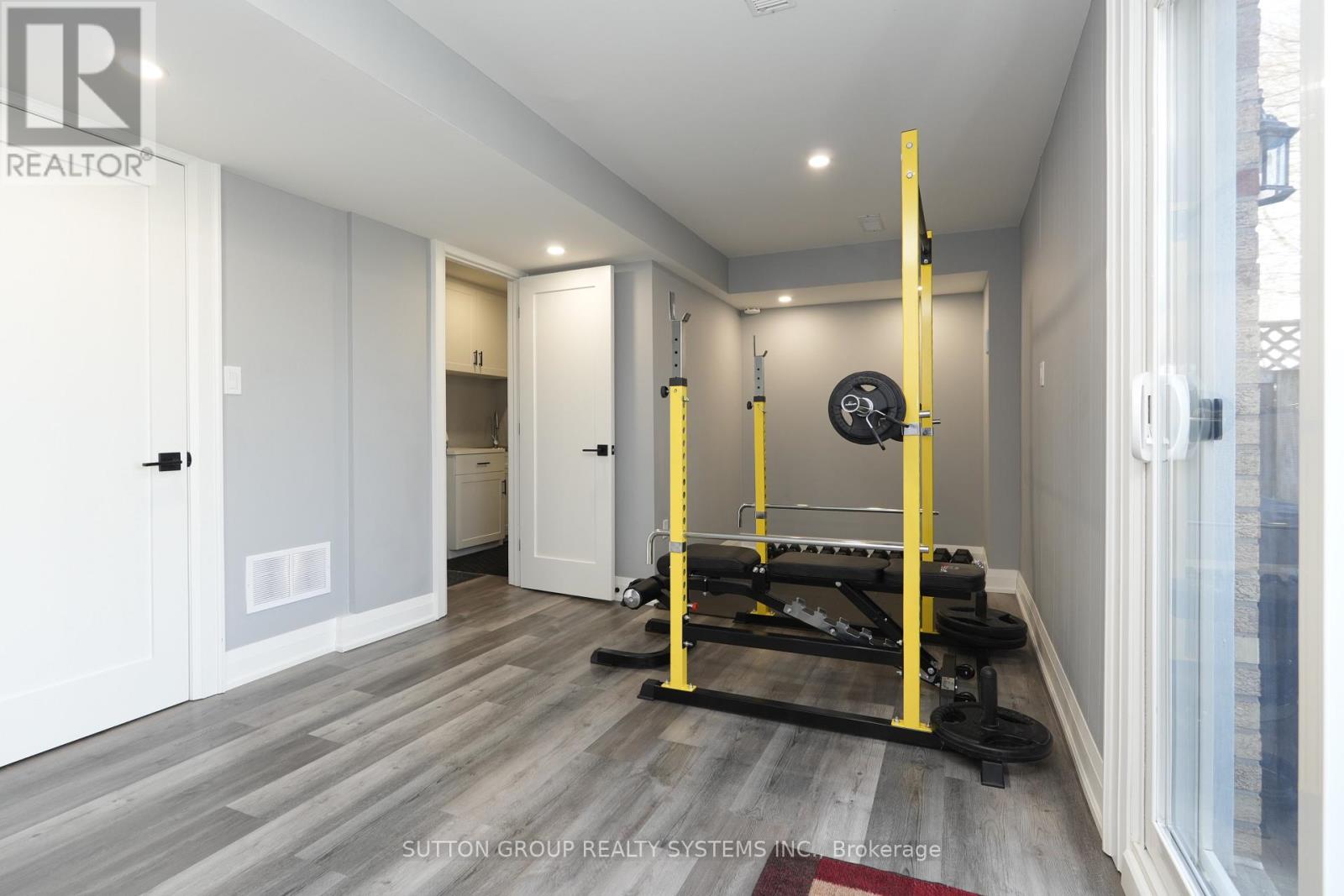70 COURTLEIGH SQUARE - 33