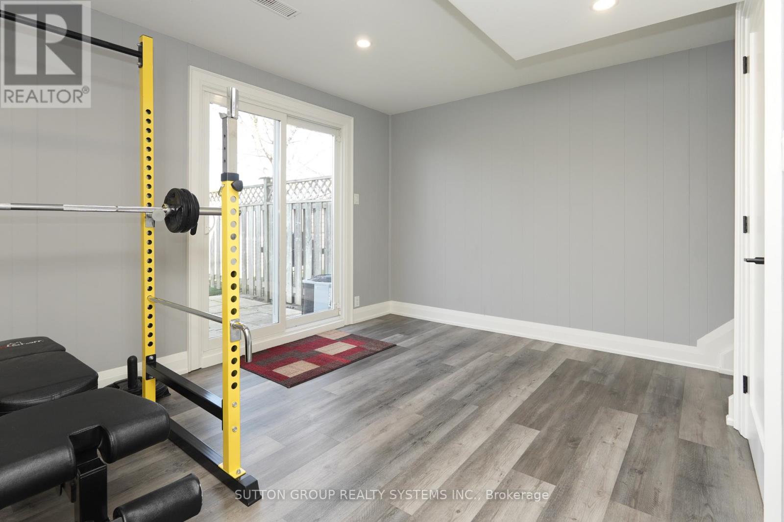 70 COURTLEIGH SQUARE - 37